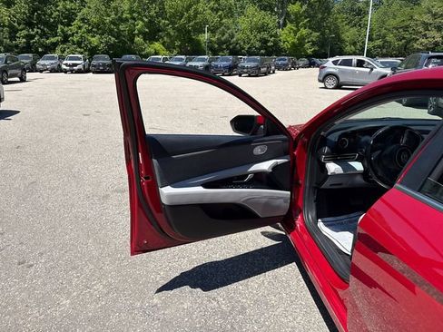 Used 2023 Hyundai Elantra Limited FWD image 21