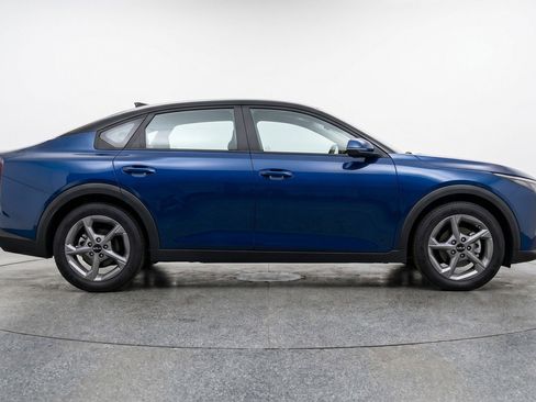 Used 2025 Kia K4 LXS image 11