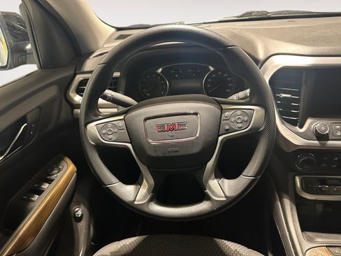Used 2023 GMC Acadia SLE w/ Driver Convenience Package image 12
