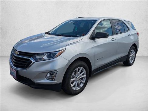 Used 2021 Chevrolet Equinox LS w/ LS Convenience Package AWD/4WD image 3