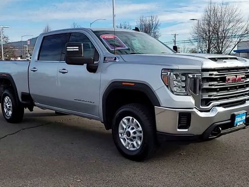 Used 2020 GMC Sierra 2500 SLE image 2