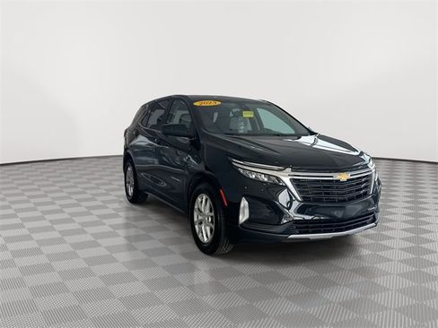 Used 2023 Chevrolet Equinox LT image 2