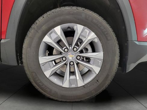 Used 2025 Chevrolet Equinox LT w/ Safety and Technology Package image 3