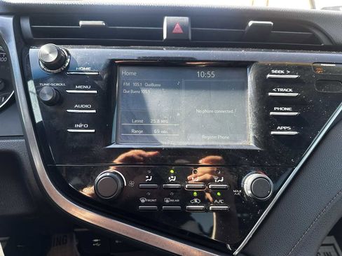 Used 2018 Toyota Camry LE image 30