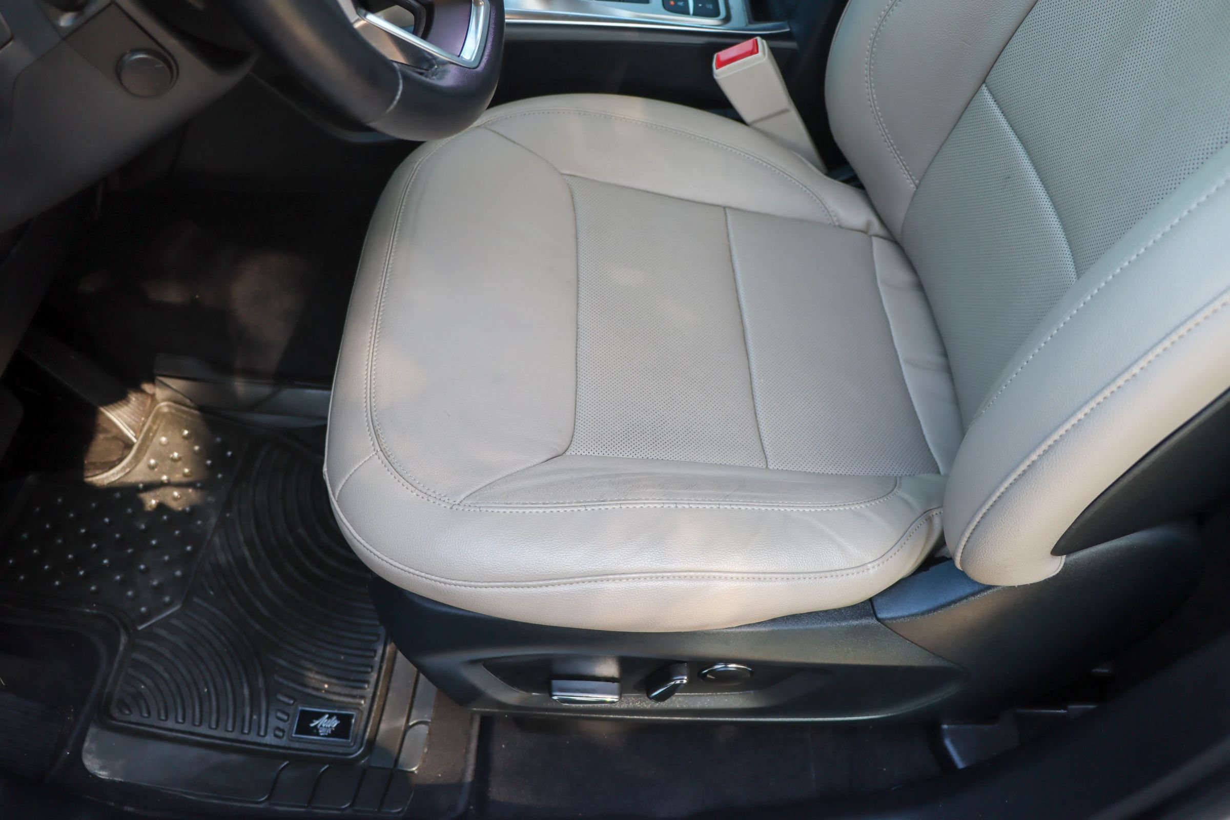 Used 2020 Ford Explorer Limited RWD image 15