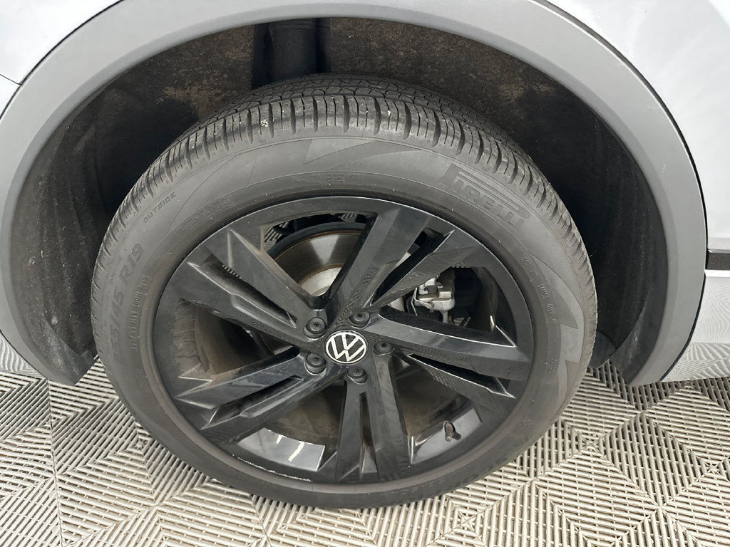 Used 2024 Volkswagen Tiguan SE R-Line FWD image 18