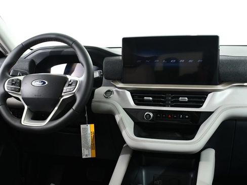 New 2026 Ford Explorer Active w/ Active Comfort Package AWD/4WD image 8