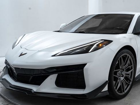 Used 2025 Chevrolet Corvette Z06 w/ Battery Protection Package image 18