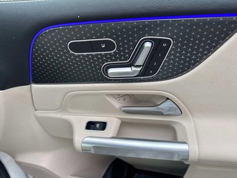 Used 2025 Mercedes-Benz GLB 250 image 14