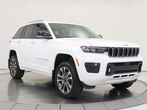 Used 2022 Jeep Grand Cherokee Overland AWD/4WD image 7