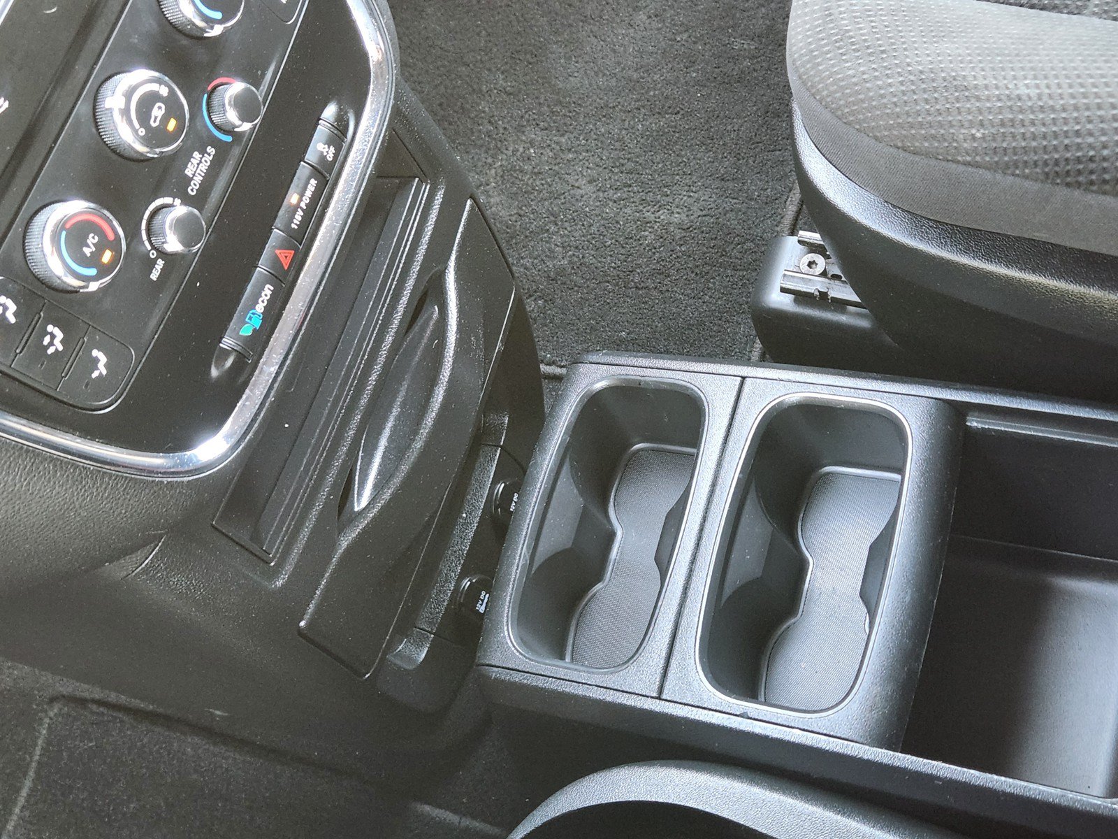 Used 2018 Dodge Grand Caravan SE FWD image 16