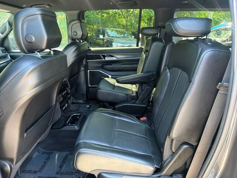 Used 2024 Jeep Wagoneer Series III AWD/4WD image 25