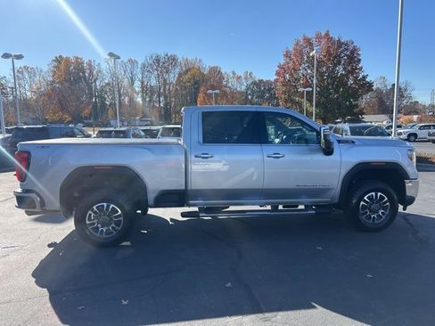 Used 2022 GMC Sierra 2500 SLT w/ SLT Convenience Package image 4