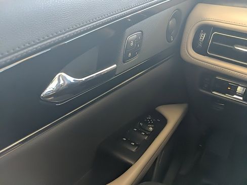 Certified 2022 Lincoln Nautilus Reserve w/ Luxury Package image 25