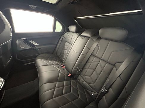 Used 2023 BMW 760i xDrive w/ Executive Package image 33