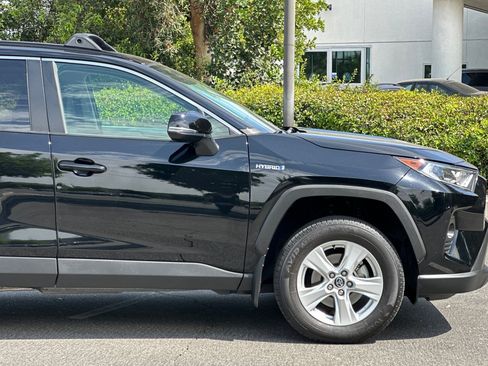 Used 2021 Toyota RAV4 XLE AWD/4WD image 34