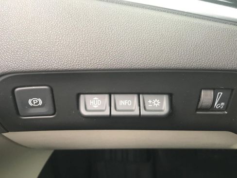 Certified 2022 Buick Enclave Avenir w/ Trailering Package, 5000 lbs. AWD/4WD image 38