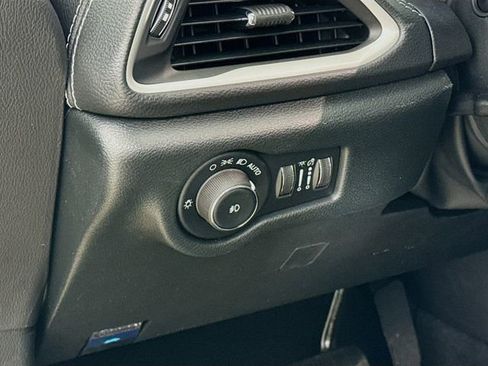 New 2026 Chrysler Pacifica Select image 10