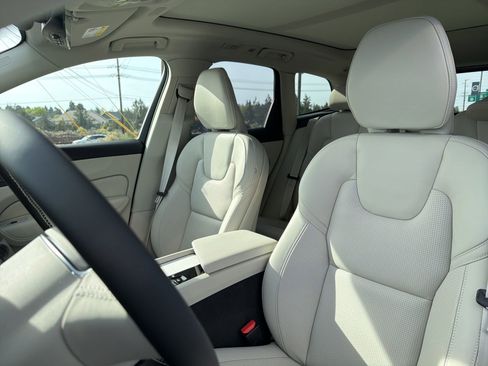 New 2026 Volvo XC60 B5 Ultra w/ Climate Package AWD/4WD image 19