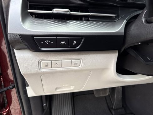 Used 2024 Kia Carnival LX image 18