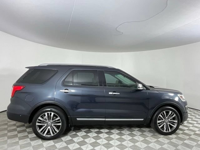 Used 2017 Ford Explorer Platinum AWD/4WD image 3