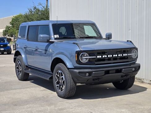 New 2025 Ford Bronco Outer Banks image 2
