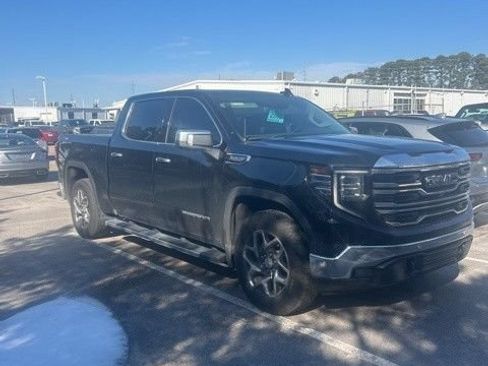 Used 2024 GMC Sierra 1500 SLT w/ SLT Premium Plus Package AWD/4WD image 4