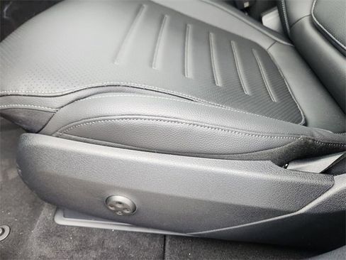 New 2026 Mercedes-Benz GLC 300 4MATIC image 9