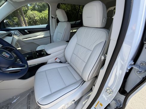 Used 2026 Buick Enclave Avenir w/ Super Cruise Package FWD image 18