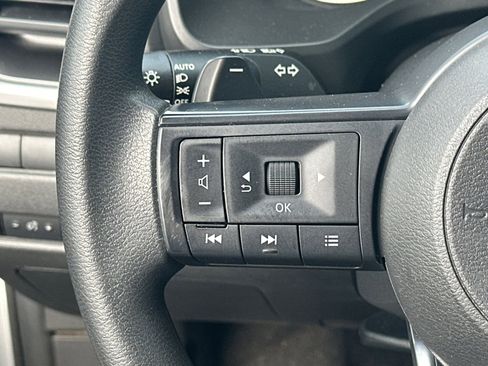 Used 2024 Nissan Rogue SV image 25