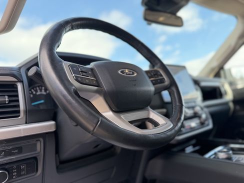 Used 2022 Ford Expedition Max XLT image 14