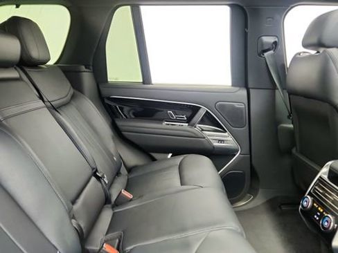 Used 2025 Land Rover Range Rover SE image 23