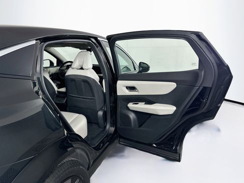 Used 2023 Nissan Ariya FWD image 30