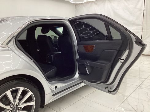 Used 2017 Lincoln Continental Premiere image 23