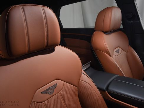 Certified 2023 Bentley Bentayga Extended Wheelbase image 33