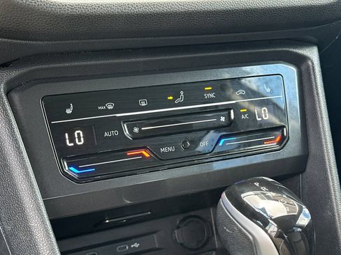 Certified 2024 Volkswagen Tiguan SE FWD image 21