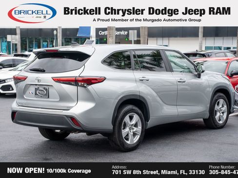 Used 2023 Toyota Highlander LE image 5