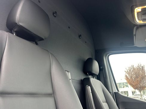 New 2024 Mercedes-Benz eSprinter 170 Cargo image 16