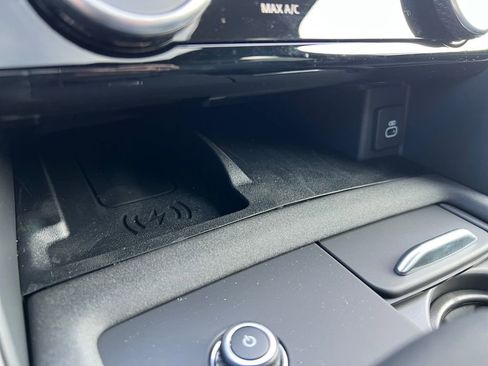 New 2025 Land Rover Discovery Dynamic SE image 31