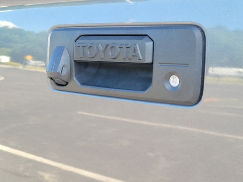 Used 2018 Toyota Tundra SR5 RWD image 8
