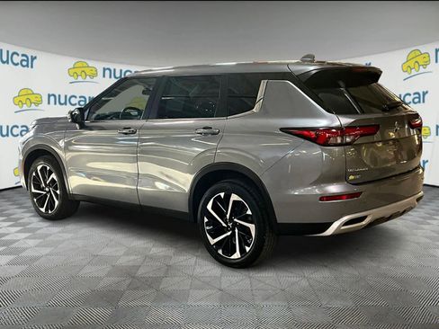 Used 2023 Mitsubishi Outlander SE image 4