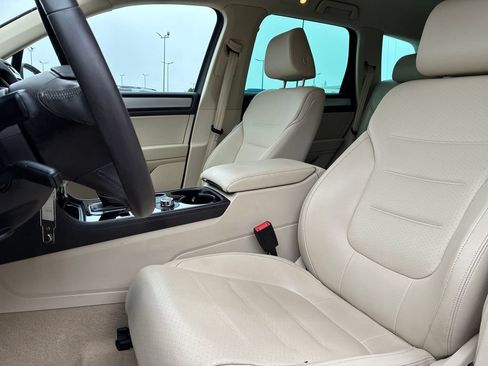 Used 2013 Volkswagen Touareg VR6 AWD/4WD image 11