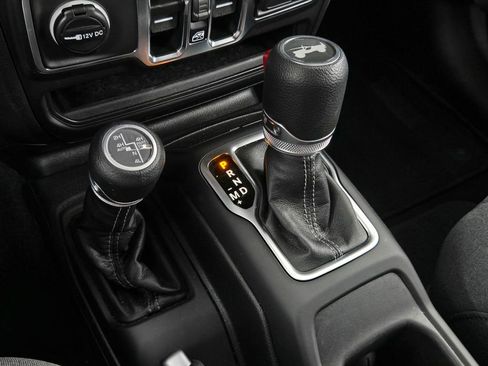 Used 2025 Jeep Wrangler Unlimited Sahara AWD/4WD image 18