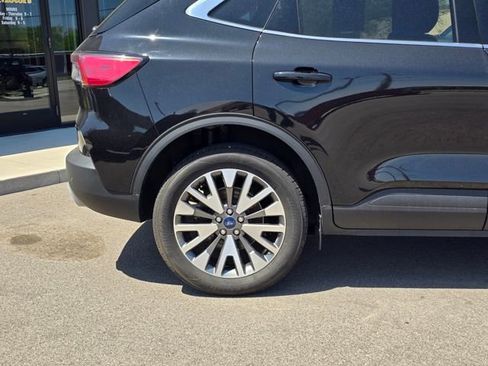 Used 2022 Ford Escape Titanium image 10
