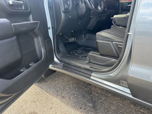Used 2019 Chevrolet Silverado 1500 Custom Trail Boss w/ Custom Convenience Package AWD/4WD image 3
