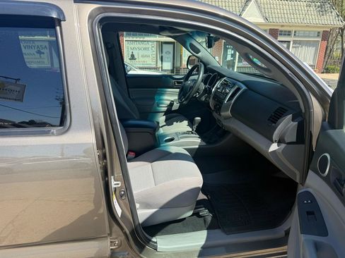 Used 2012 Toyota Tacoma 4x4 Double Cab w/ SR5 Pkg image 31
