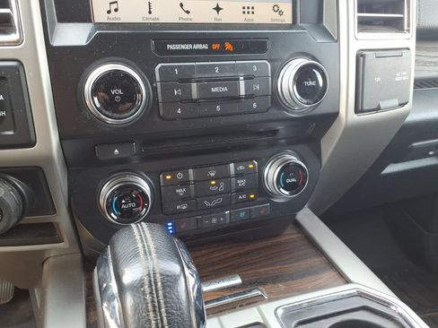 Used 2016 Ford F150 Lariat w/ Equipment Group 502A Luxury AWD/4WD image 19