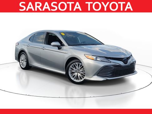 Used 2020 Toyota Camry XLE image 1