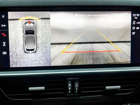 Used 2023 Porsche Cayenne Platinum Edition image 29