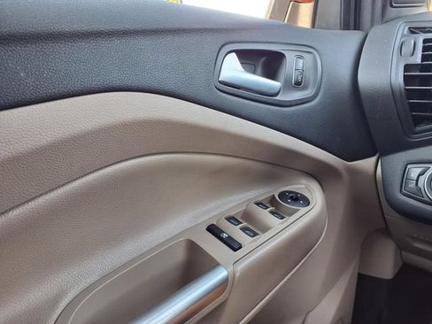 Used 2018 Ford Escape SE w/ Ford Safe & Smart Package FWD image 19